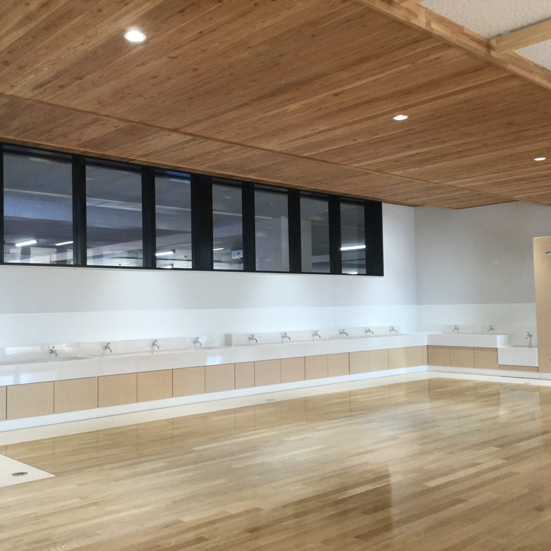 小学校　部材供給工事